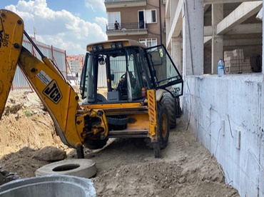 Çankaya'da Bina Altyapı Kazısı ve Kanalizasyon Hattı Döşeme